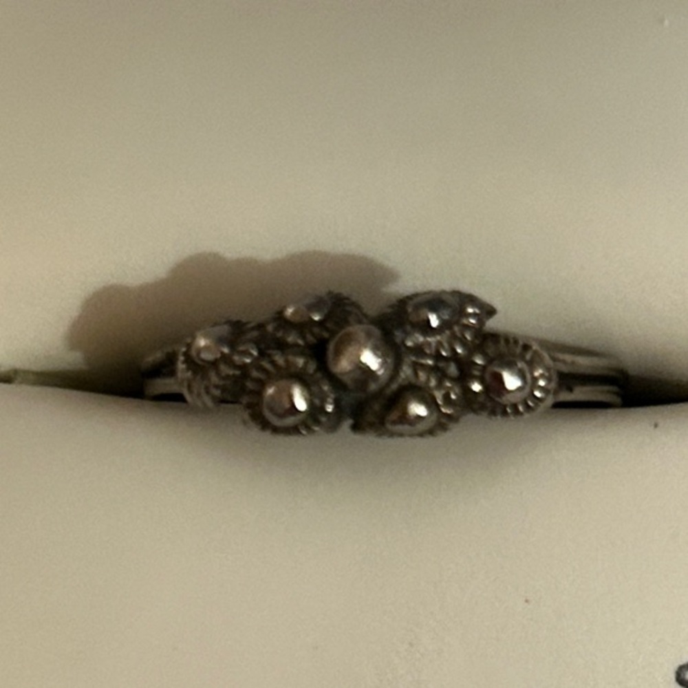 Vintage Silver Cluster Ring‎